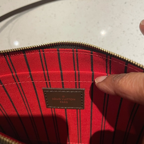 Louis Vuitton Neverfull MM in Damier Ebene - Picture 13 of 13